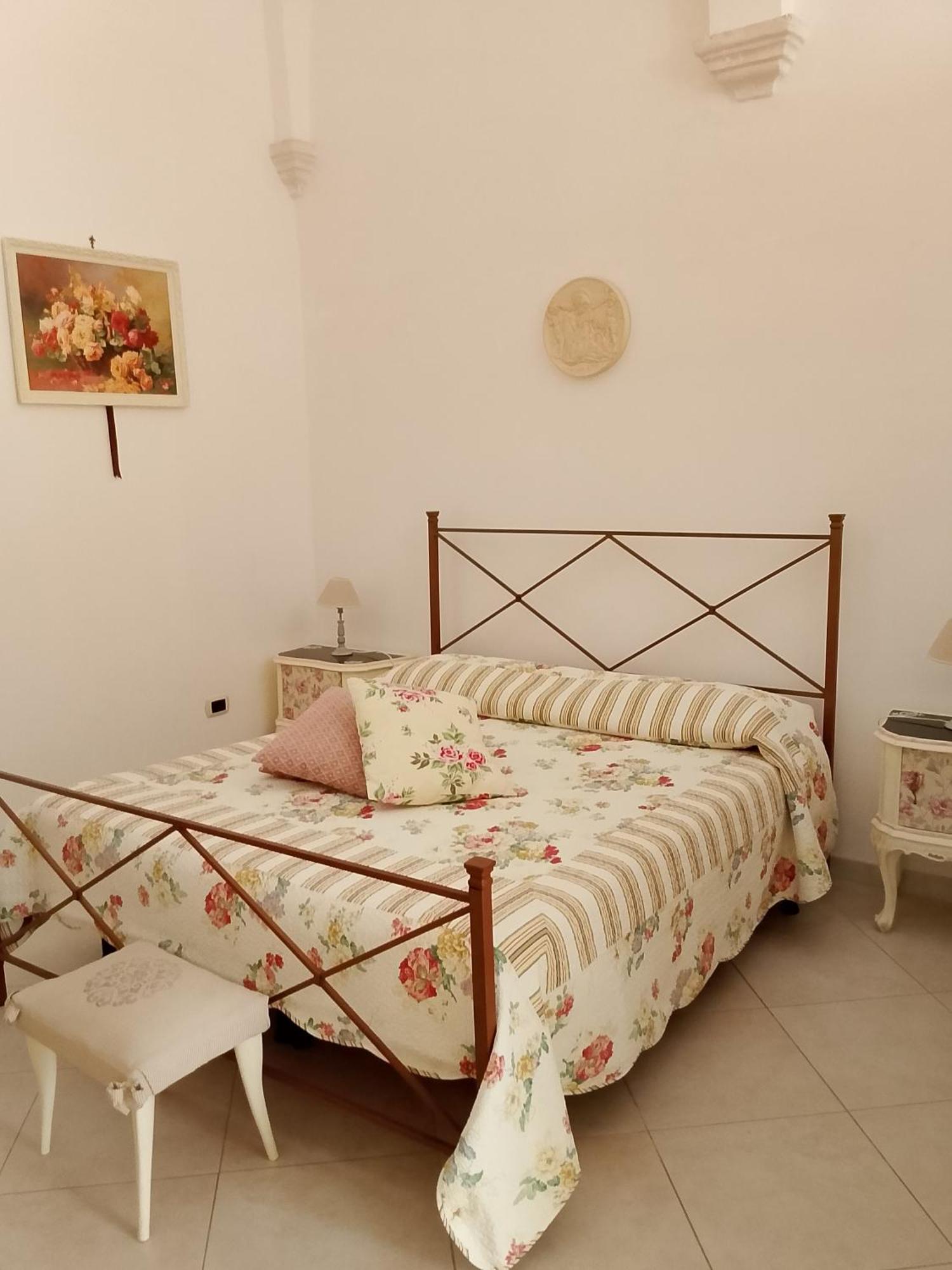 B&B A Due Passi Мартина Франка Екстериор снимка